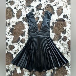 Abercrombie & Fitch Black and White Tag